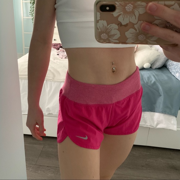 Pink nikes - Picture 3 of 5